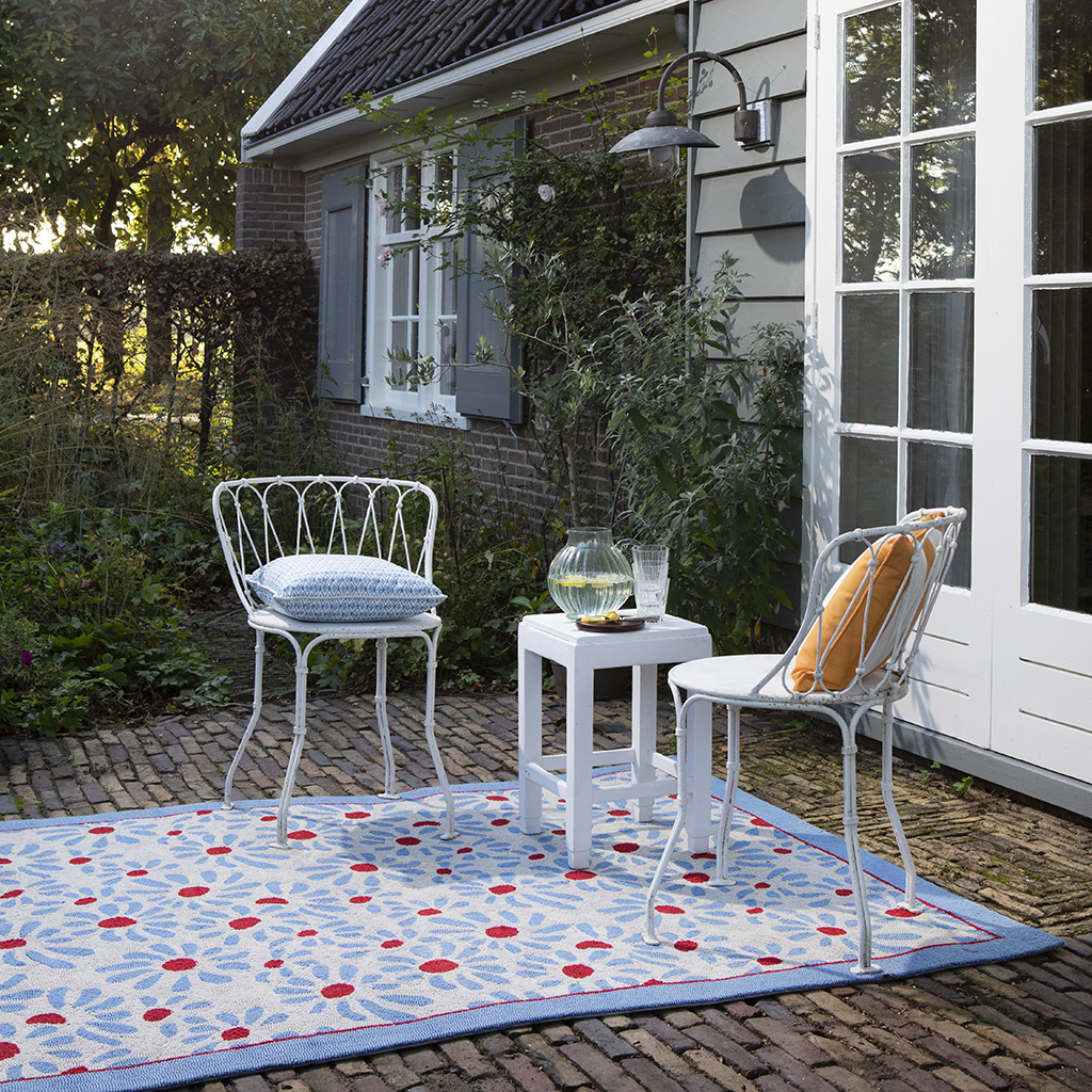 LA Thorncliff Daisy Outdoor Rug