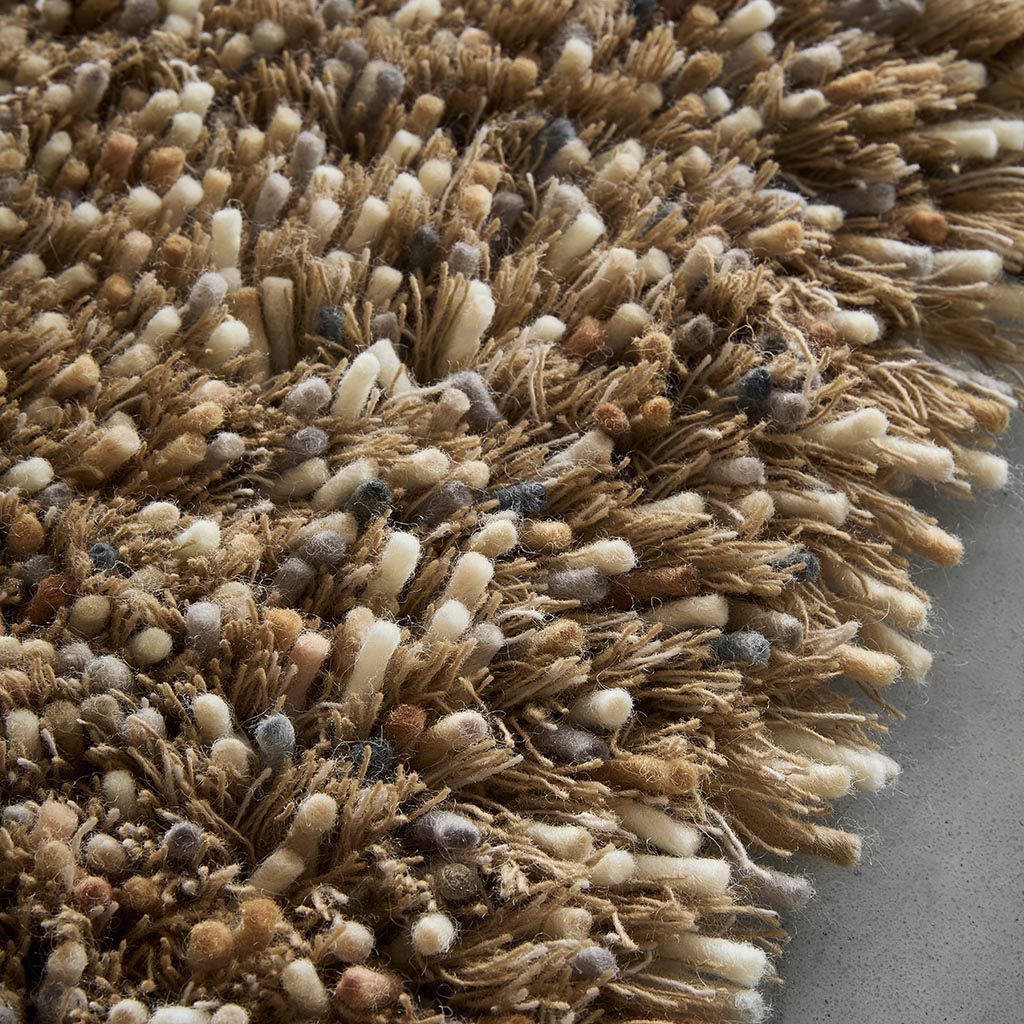 Sprout Feather Coat Luxe Rug | Size: 140 × 200 cm