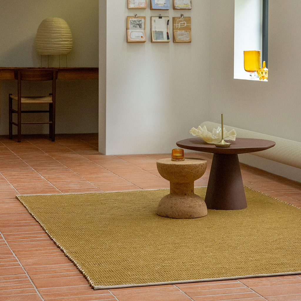 Frame Mustard Rug | Size: 140 × 200 cm