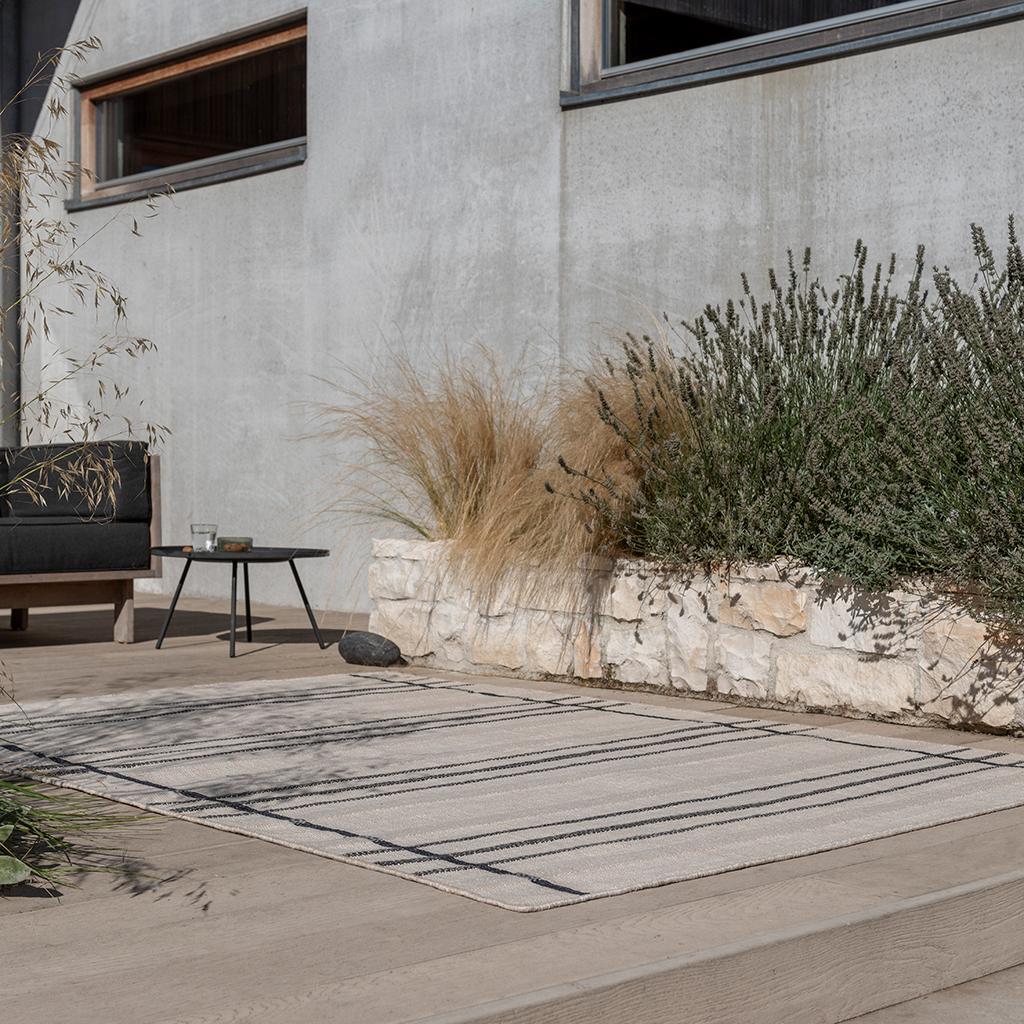 Zona Charcoal Line Outdoor Rug | Size: 250 × 350 cm