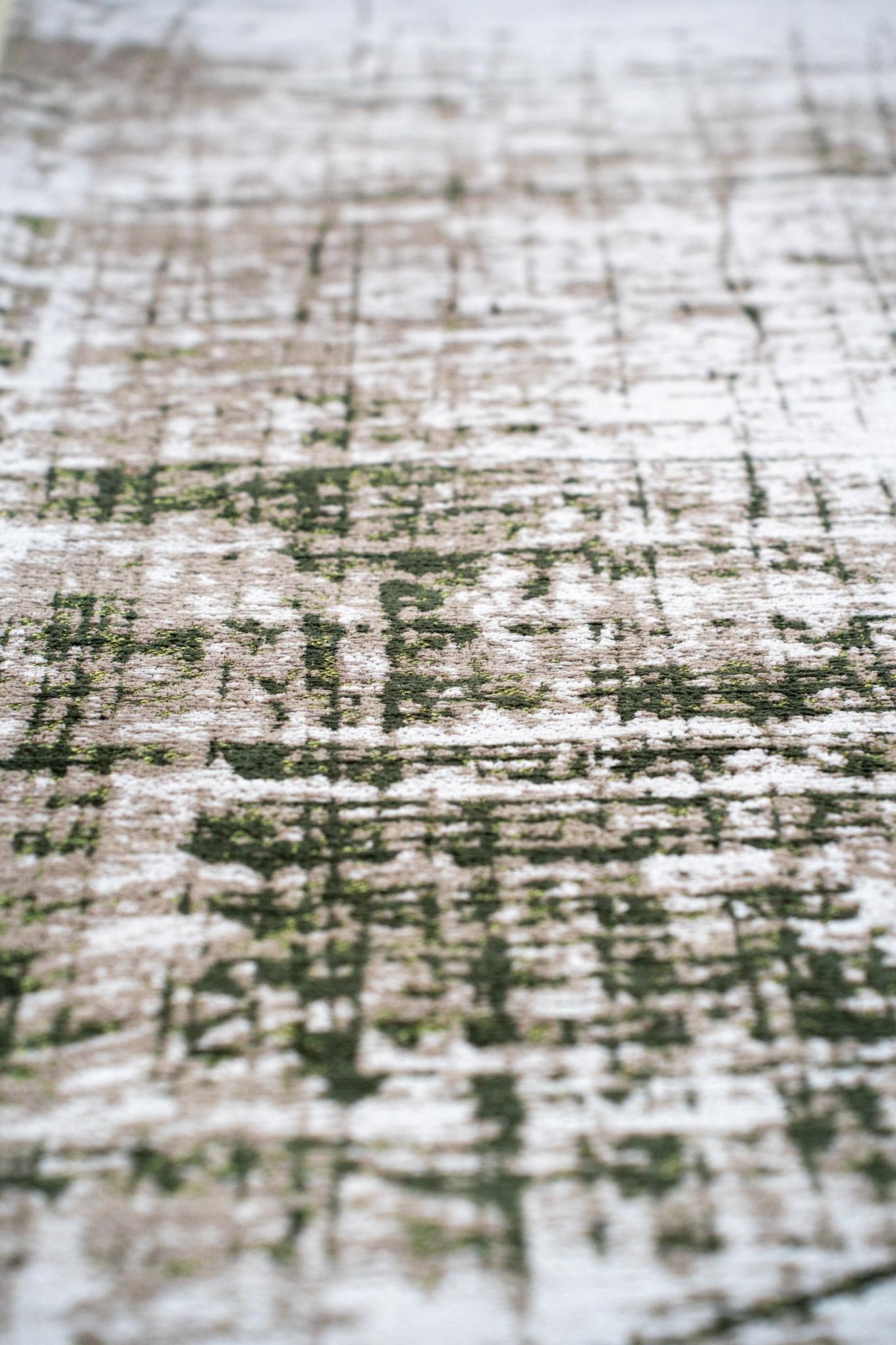 Central Green Rug | Size: 200 × 280 cm