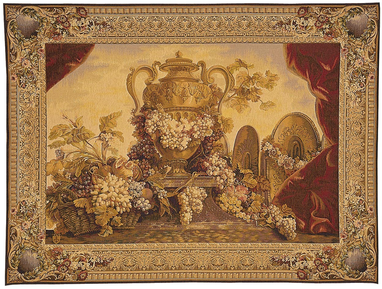 سجادة جدارية «مزهرية وعناقيد عنب» | المقاس: 110 × 150 cm