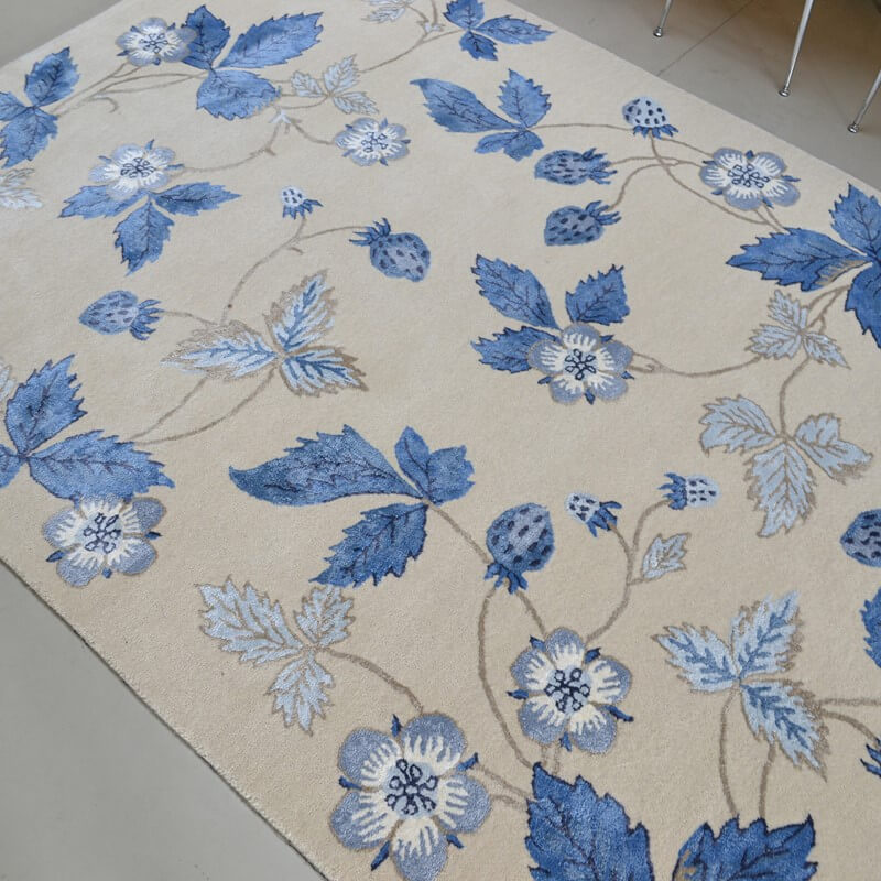 Wild Strawberry Rug | Size: 200 × 280 cm