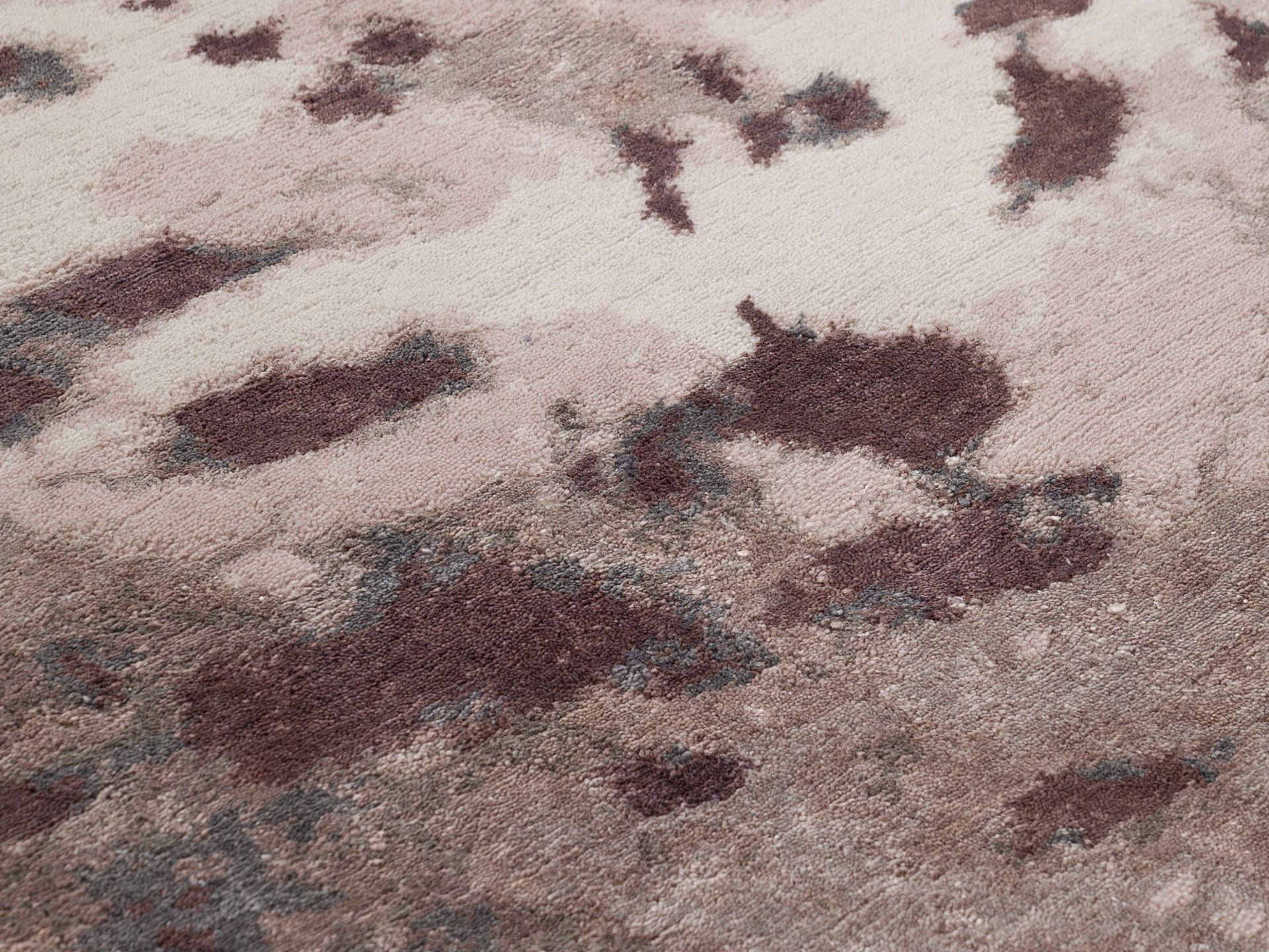 Luxury Rug | Size: 270 × 360 cm