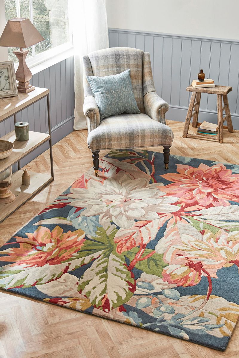 Dahlia and Rosehip Rug | Size: 200 × 280 cm