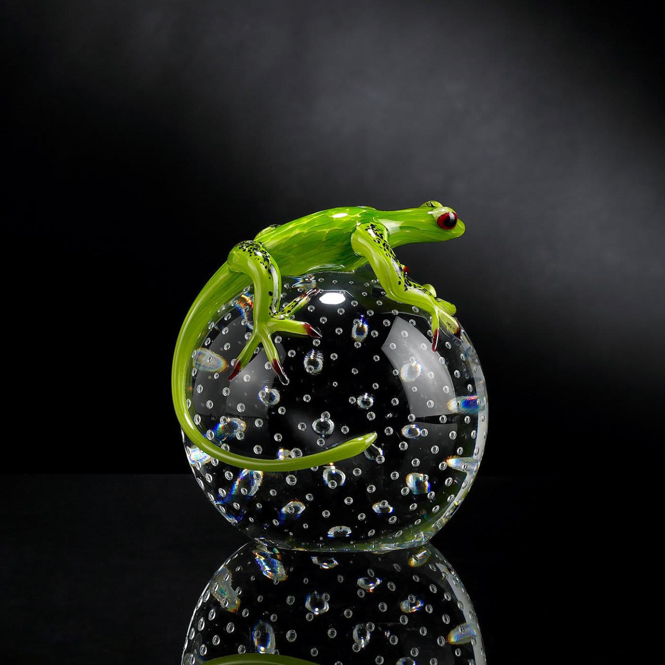 Sphere with Gecko Glass Figurine