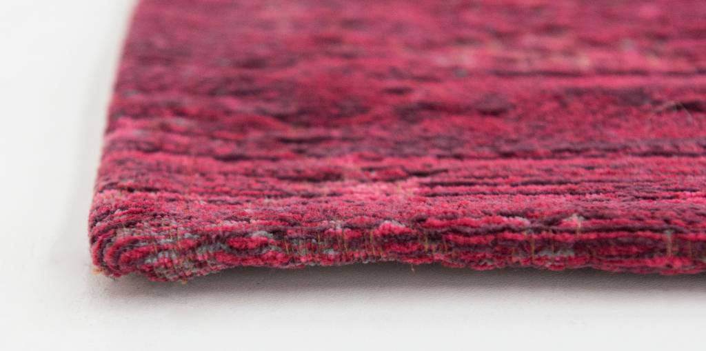 Vintage Style Scarlet Rug | Size: 140 × 200 cm