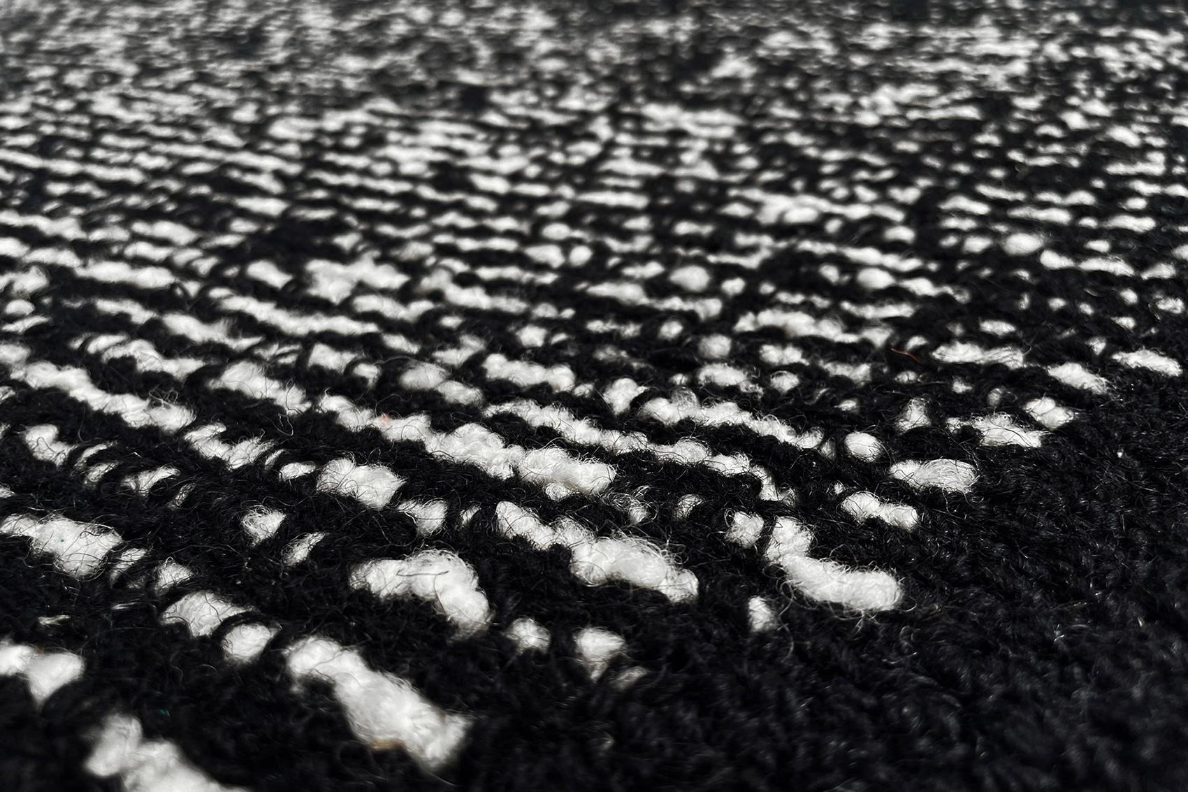 سجادة «كوكوون» أسود وأبيض | المقاس: 300 × 400 cm