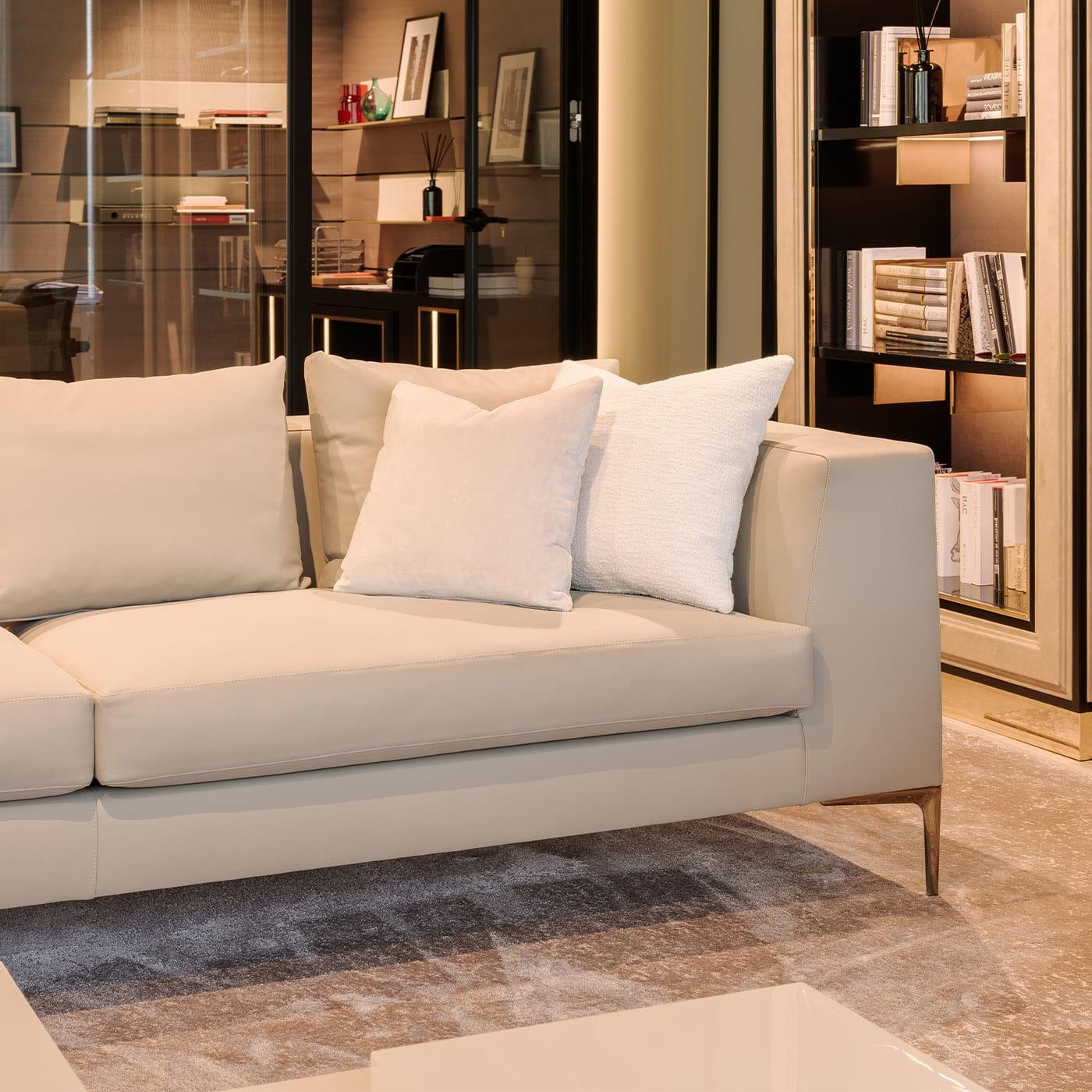 Meredith Handcrafted Italian Sofa | Dimensions: W 190 cm | Upholstery: Fabric