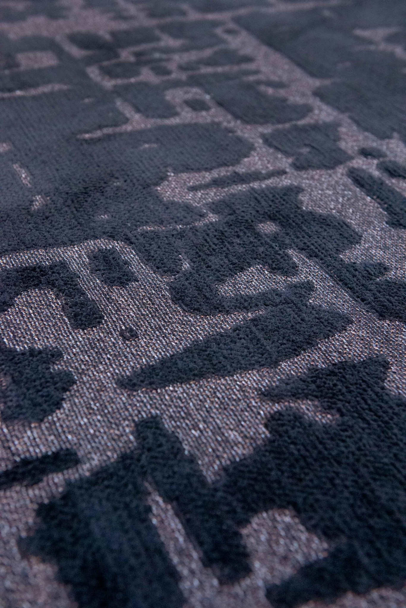 Baobab Black Water Rug | Size: 170 × 240 cm