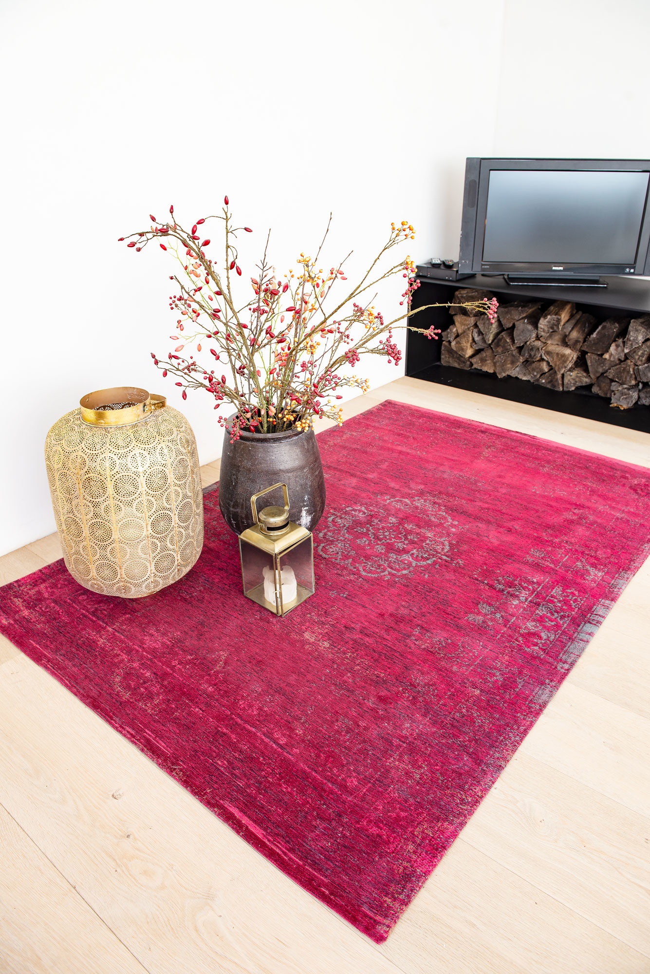 Vintage Style Scarlet Rug | Size: 140 × 200 cm