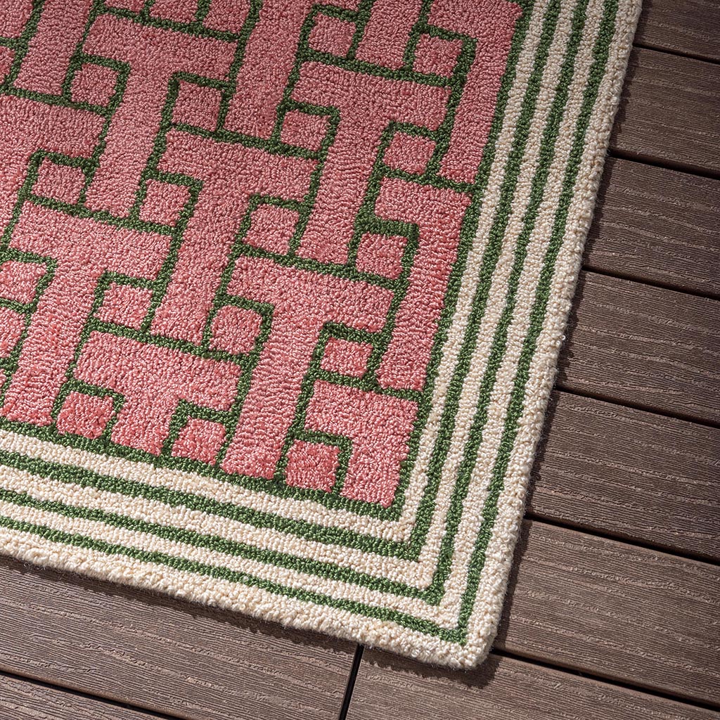 سجادة خارجية «مونوغرام» وردي | المقاس: 160 × 230 cm