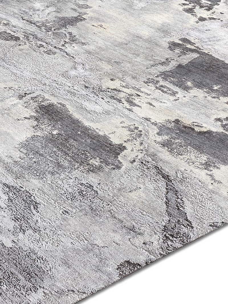 Light Grey Rug | Size: 122 × 183 cm