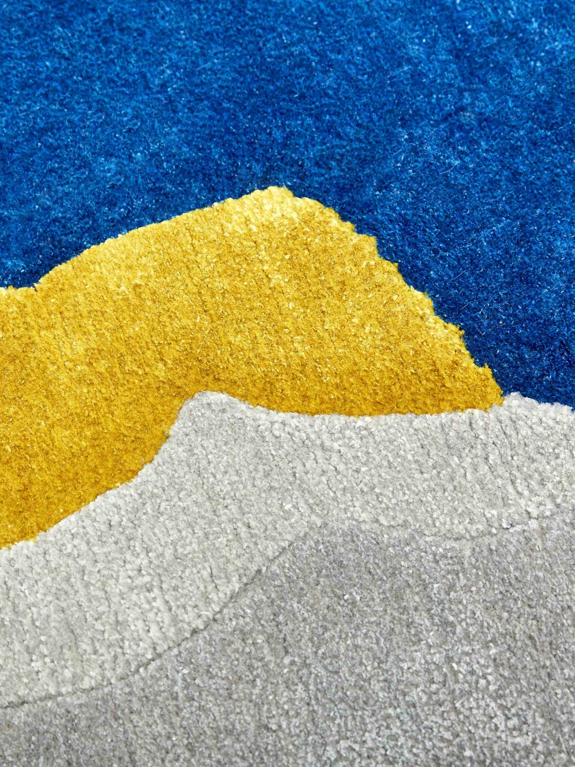 سجادة فاخرة | المقاس: 200 × 300 cm