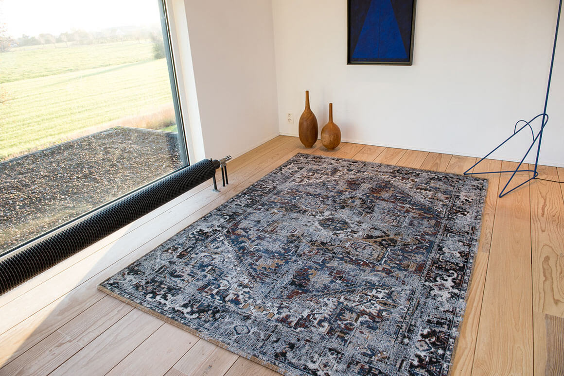 Divan Blue Rug | Size: 140 × 200 cm
