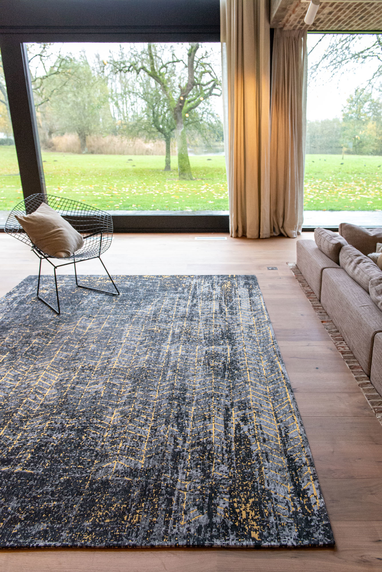 Broadway Glitter Rug | Size: 200 × 280 cm
