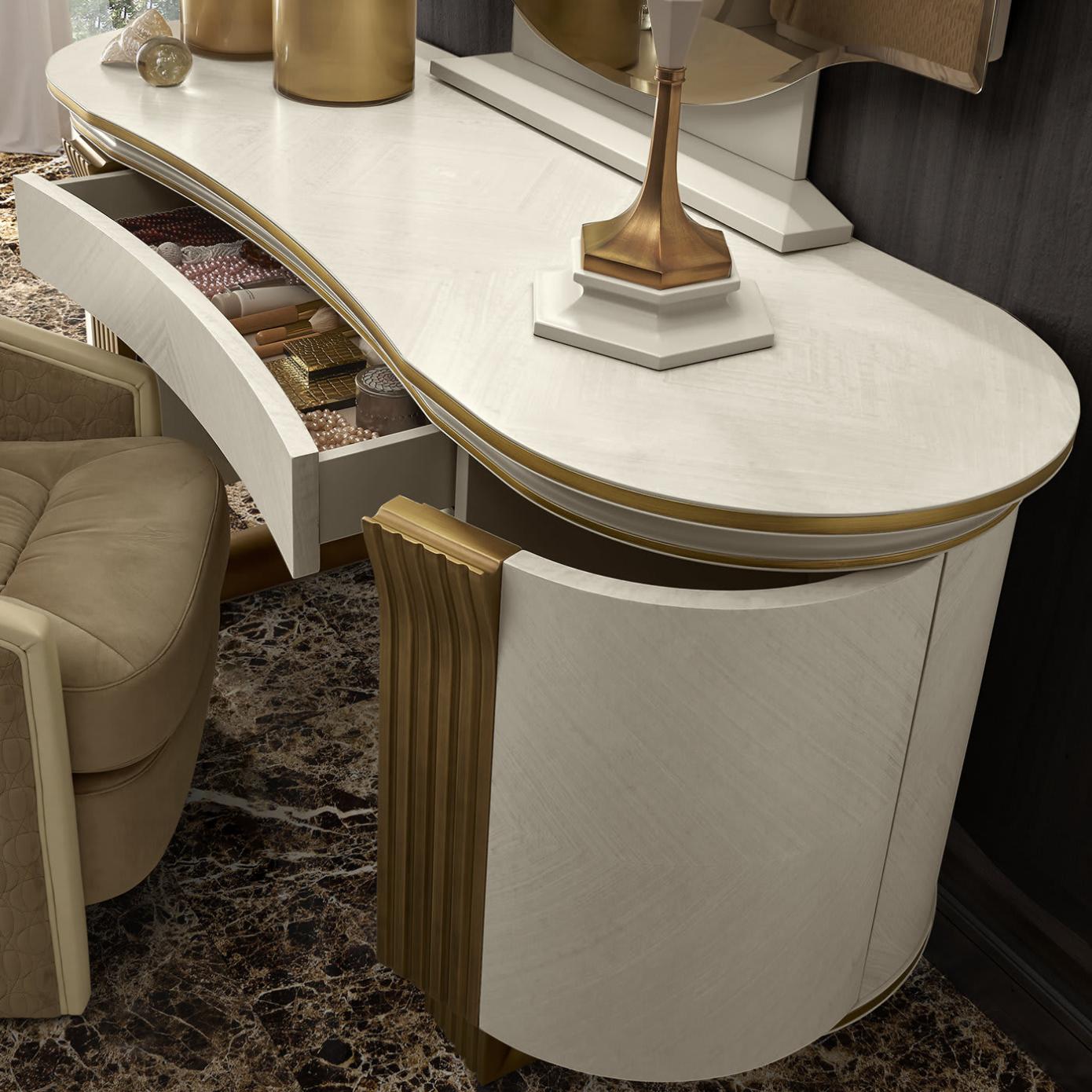 Oliver Vanity Table | Configuration: With Mirror