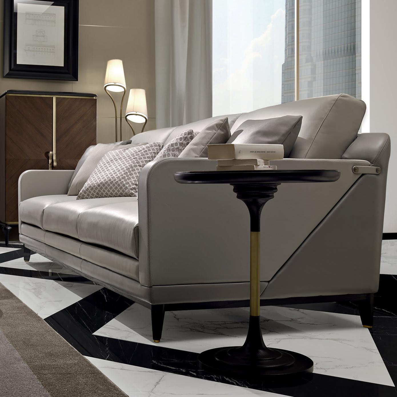 Brass Top Side Table | Dimensions: Ø 50 × H 60 cm Brass Top Side Table | Dimensions: Ø 50 × H 60 cm