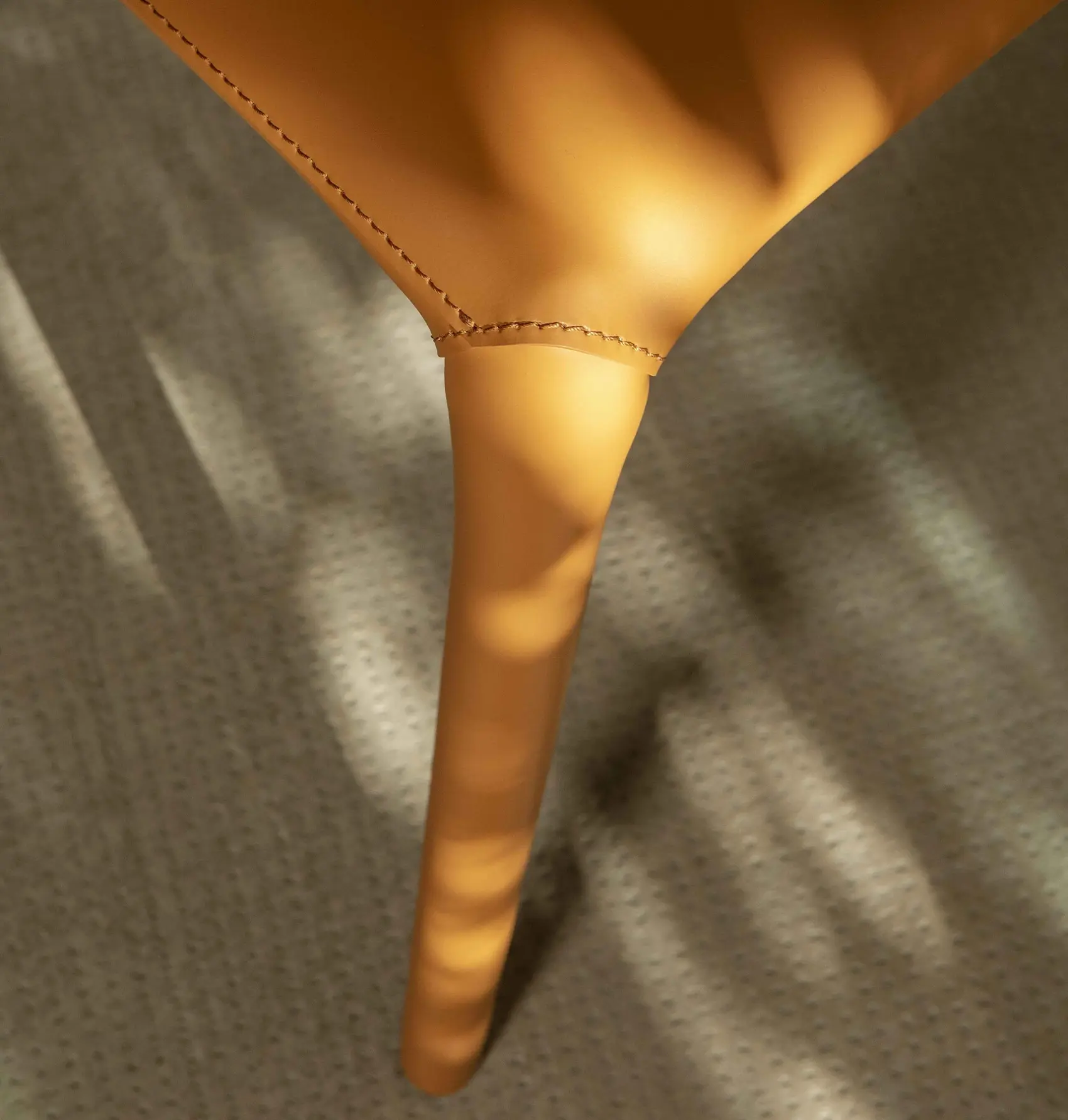 Lisa Cuoio Contemporary Chair