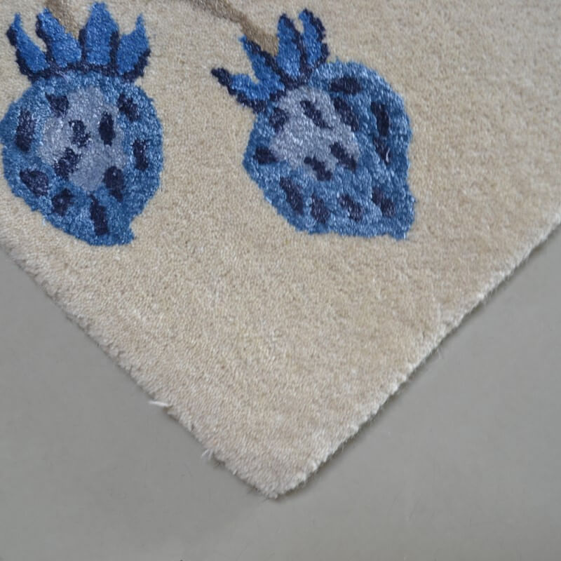 Wild Strawberry Rug | Size: 200 × 280 cm