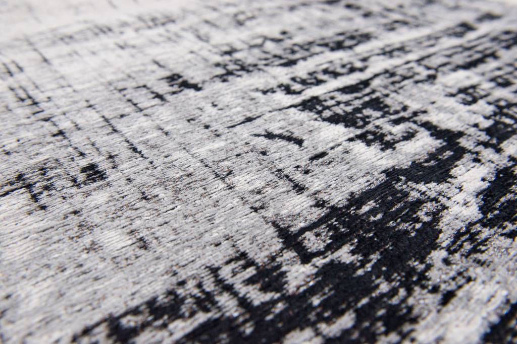 Black & White Rug | Size: 280 × 390 cm