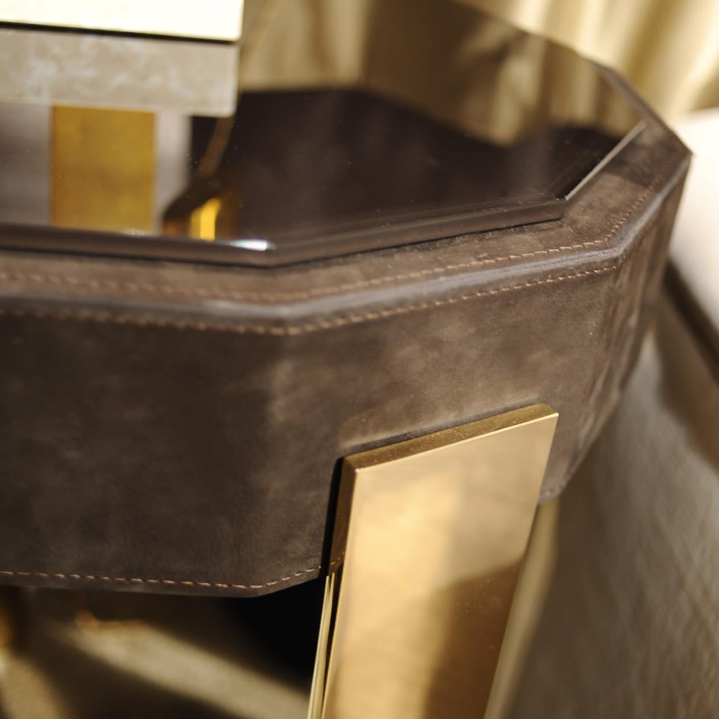 Carthay Contemporary Side Table | Finishing: Glossy Lacquered