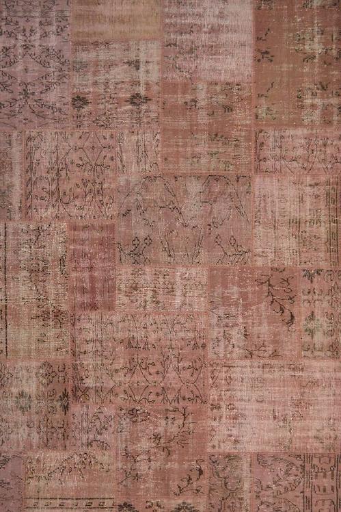 سجادة وردية باتشوورك | المقاس: 275 × 365 cm