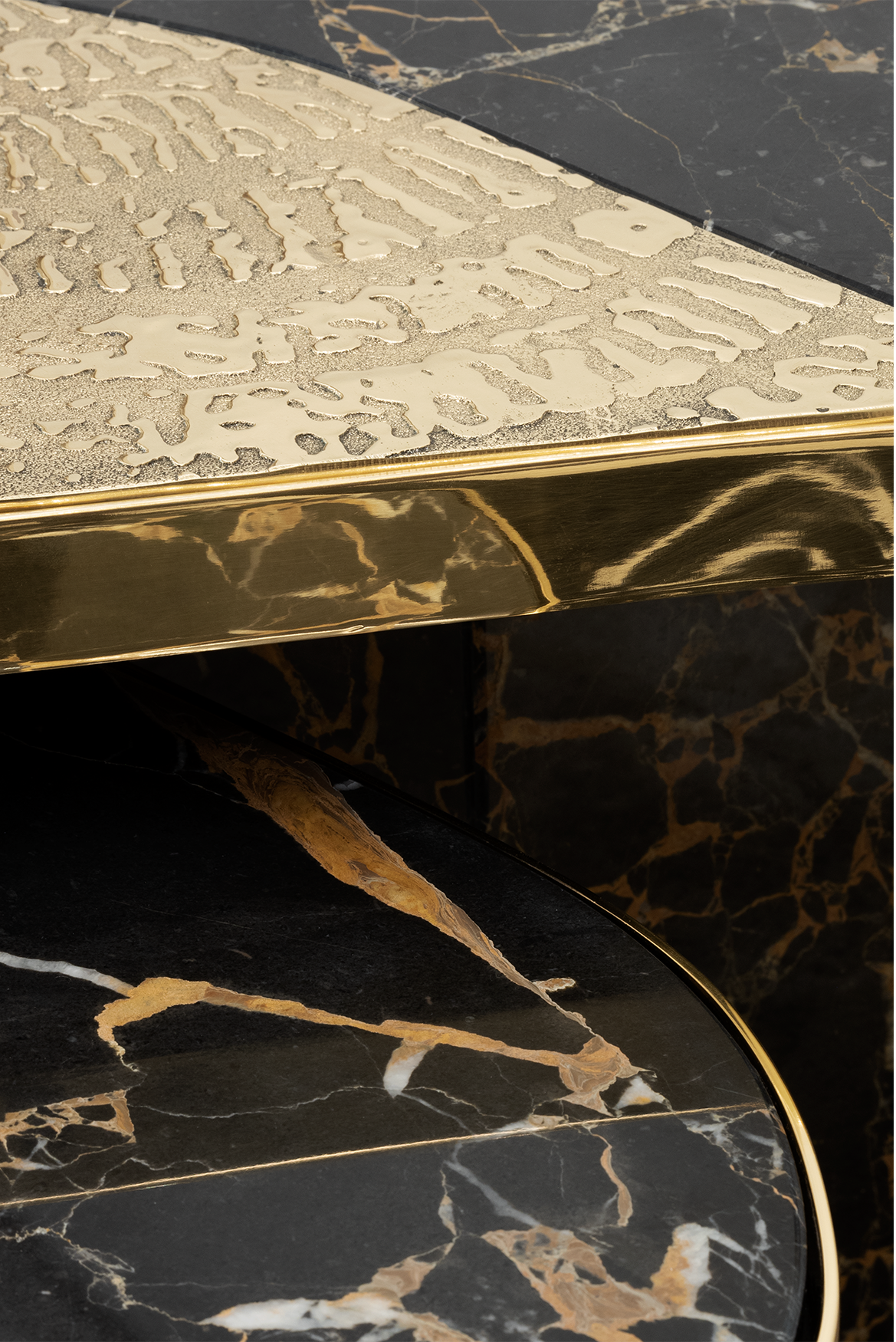 Athena Table Set