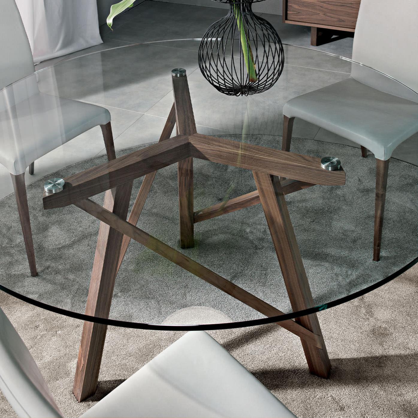 Zeus Round Table