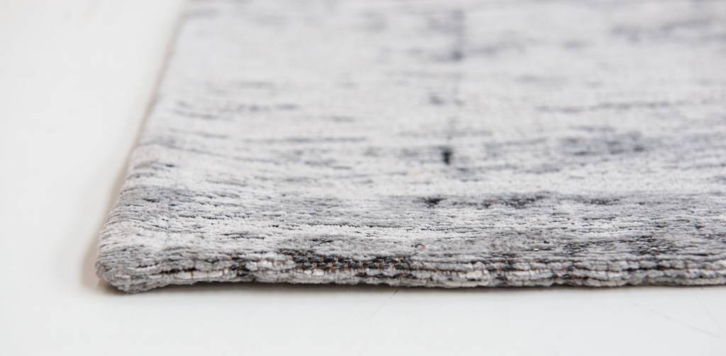 Black & White Rug | Size: 280 × 390 cm
