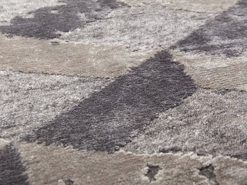 Signature Rug | Size: 270 × 360 cm