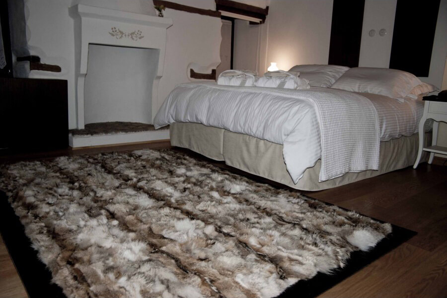 Coyote Fur Rug | Size: 270 × 270 cm