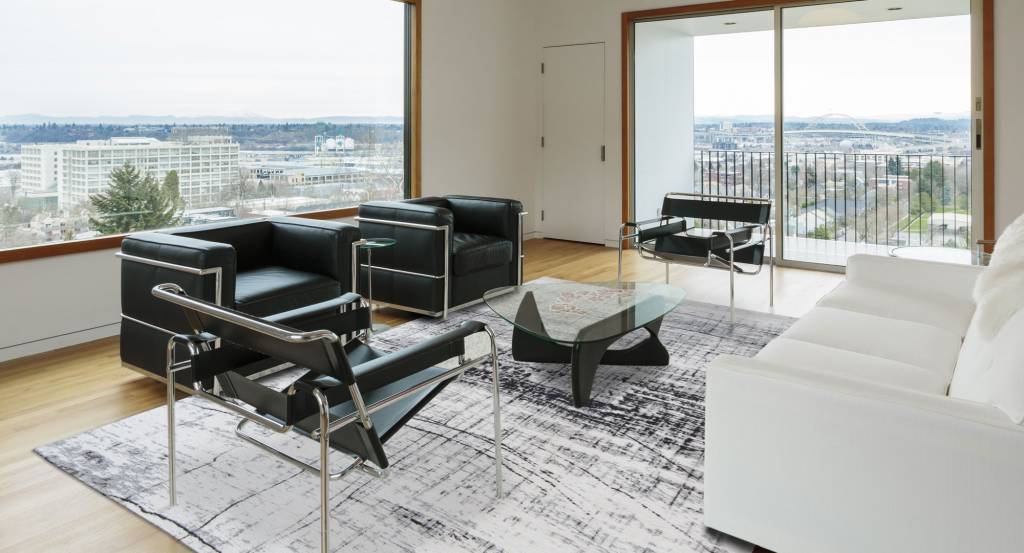Black & White Rug | Size: 280 × 390 cm