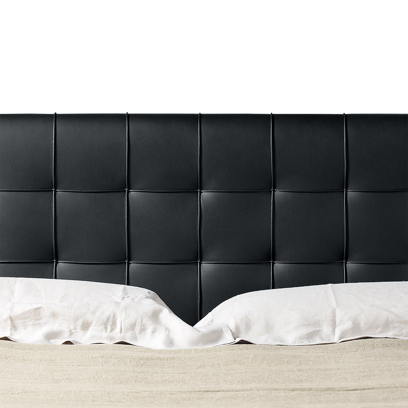 Sig.re Bed | Color: Pelle Pandora 637
