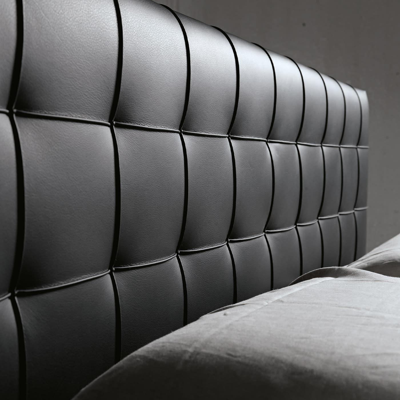 Sig.re Bed | Color: Pelle Pandora 637