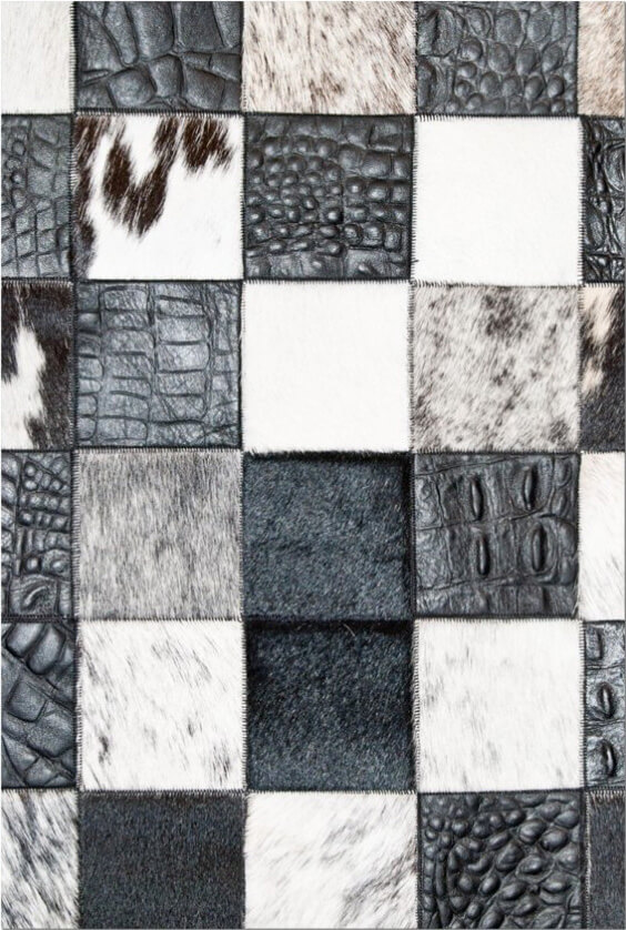 سجادة «موزاييك» أسود وأبيض من جلد البقر | المقاس: 160 × 220 cm