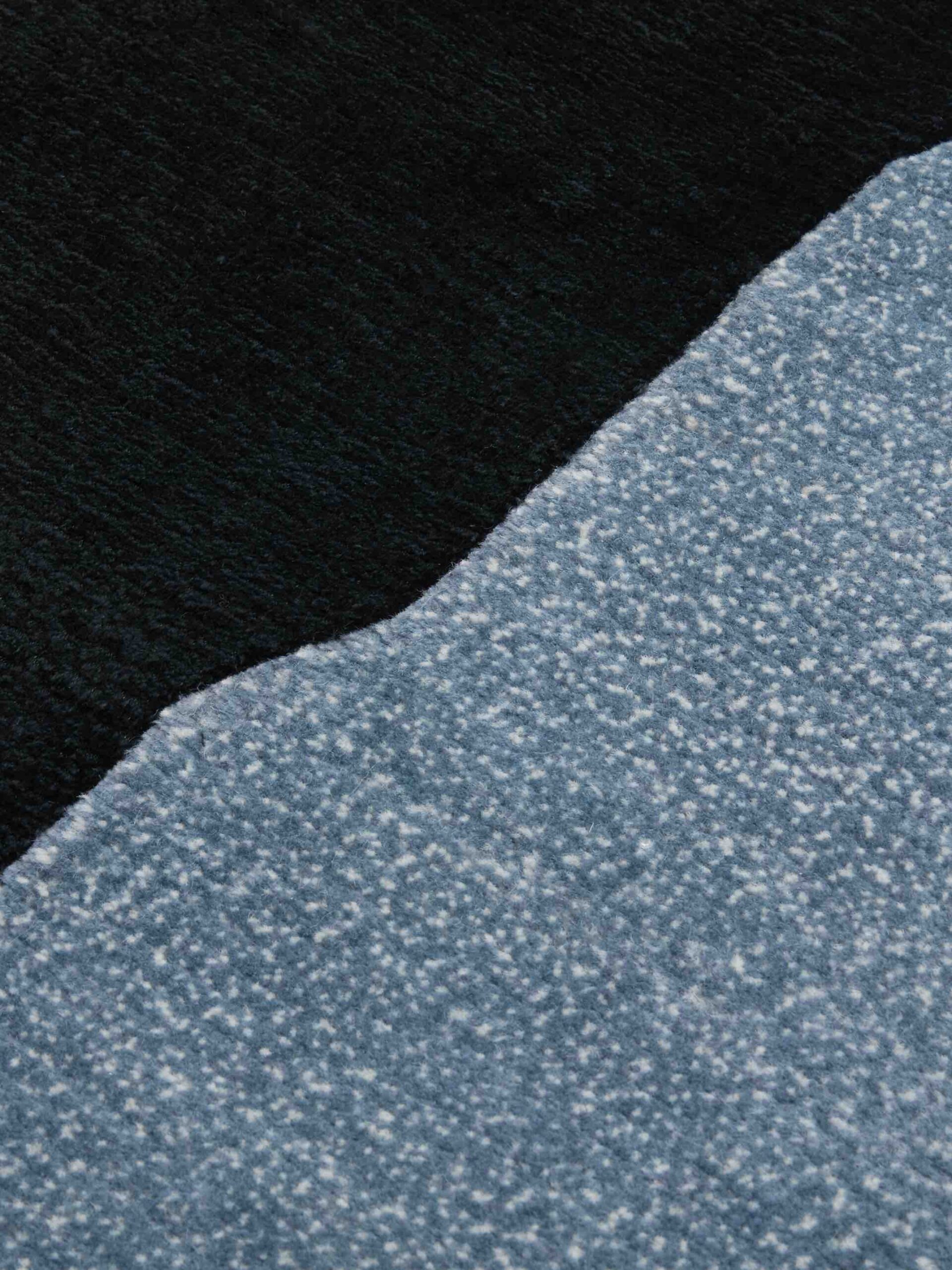 Luxury Rug | Size: 200 × 300 cm Luxury Rug | Size: 200 × 300 cm