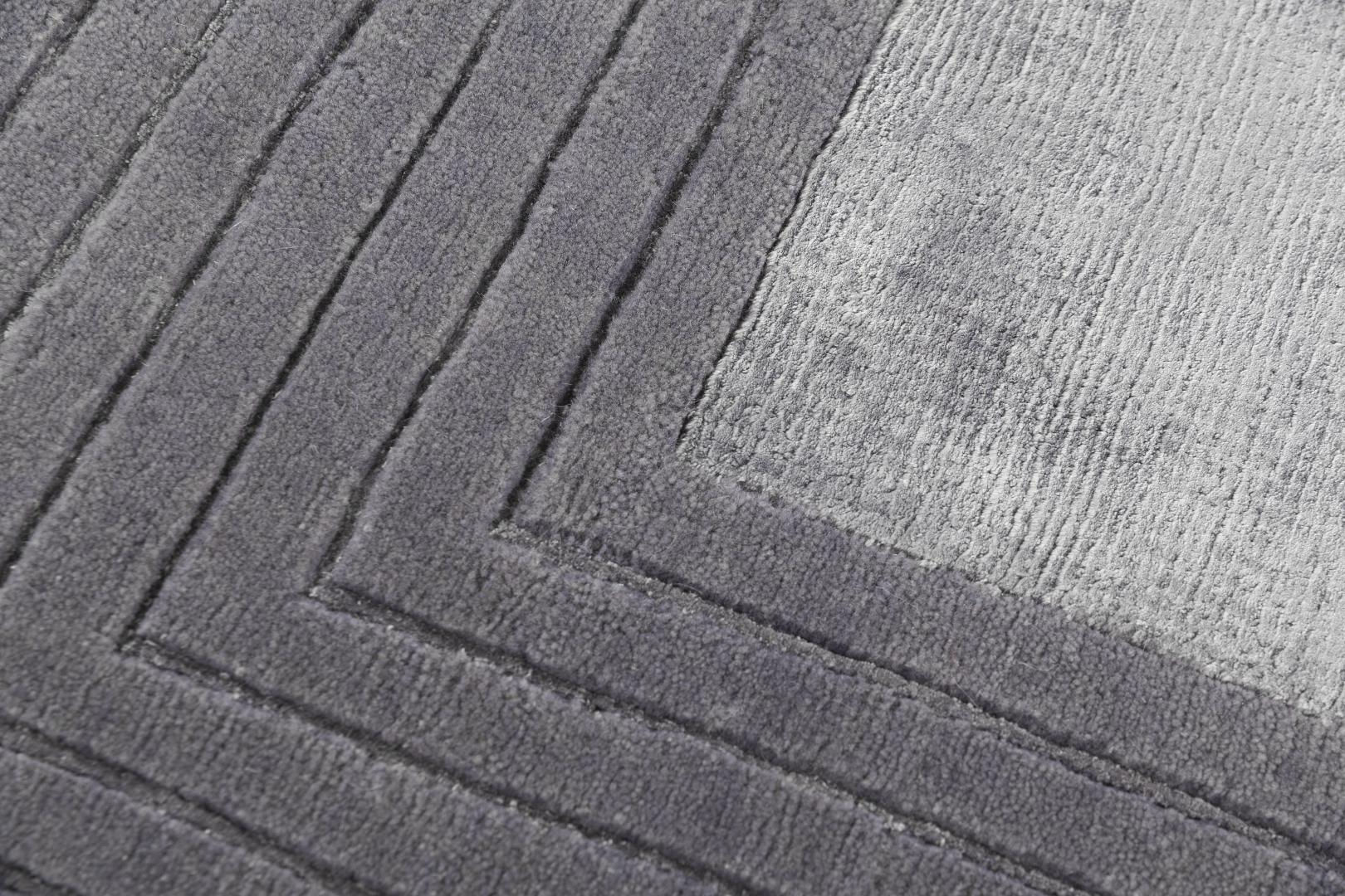 سجادة رمادية بإطار | المقاس: 300 × 400 cm