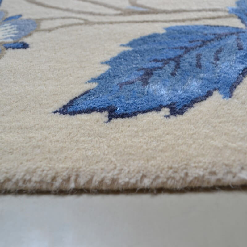 Wild Strawberry Rug | Size: 200 × 280 cm