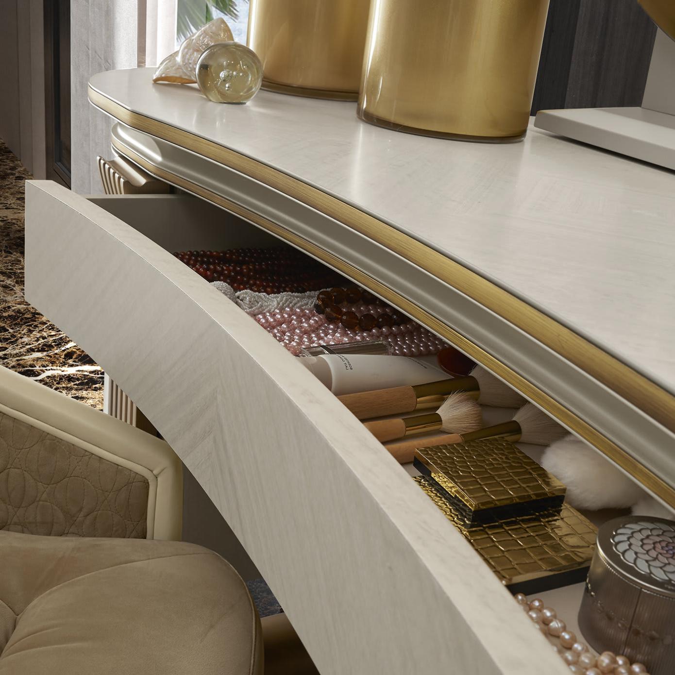 Oliver Vanity Table | Configuration: With Mirror