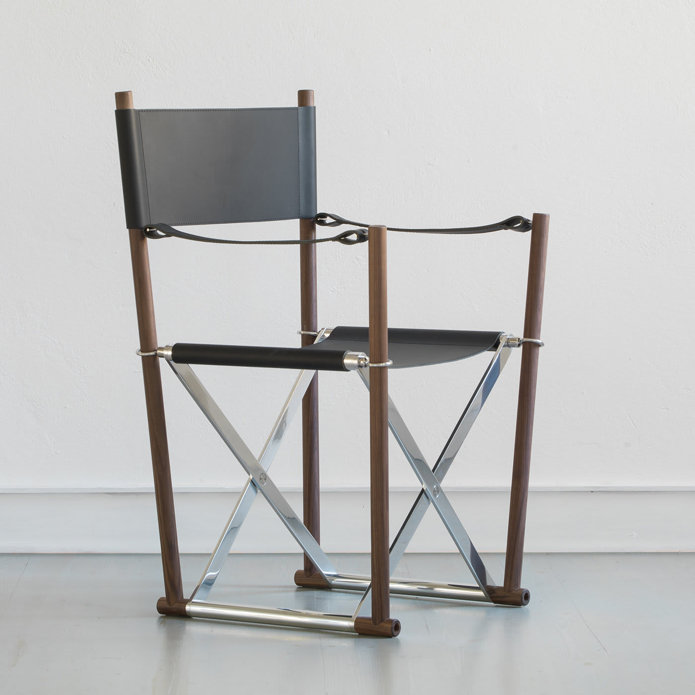 كرسي «ريجيستا» جلدي | المقعد: Leather | القاعدة: Solid Black Walnut