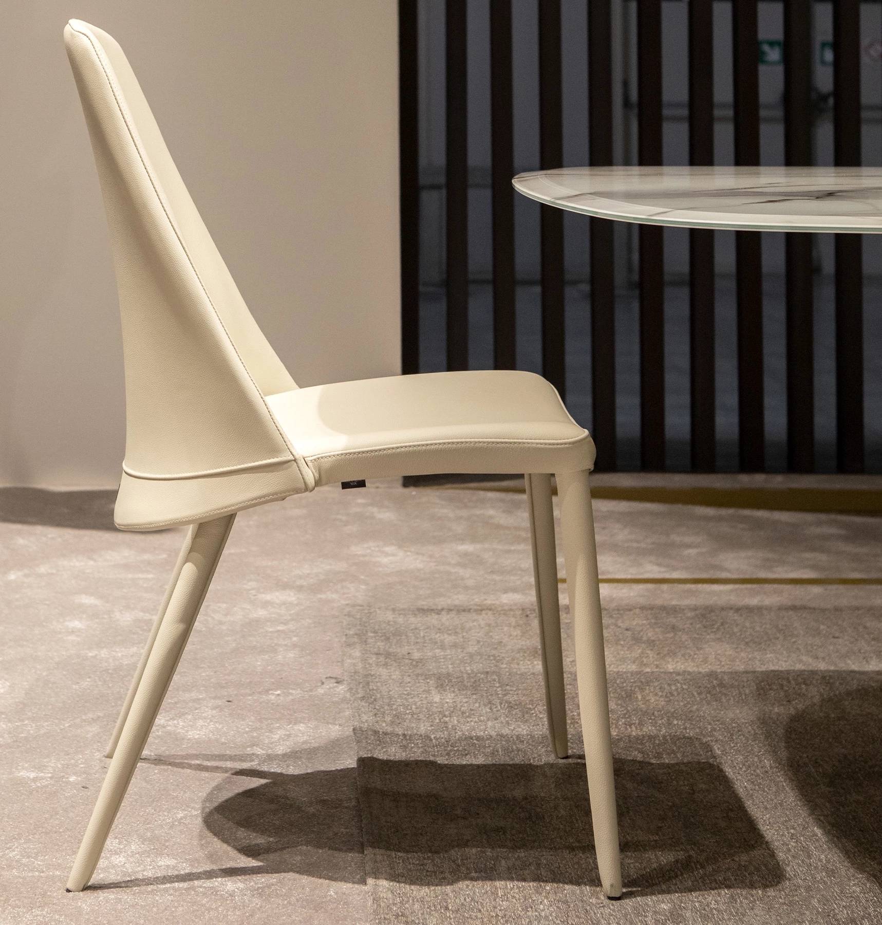 Elmo Contemporary Chair