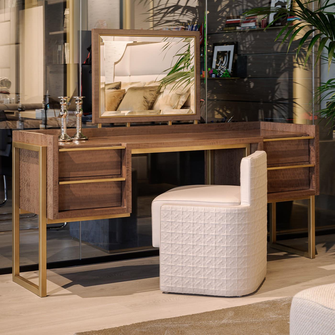 Plaza Armchair