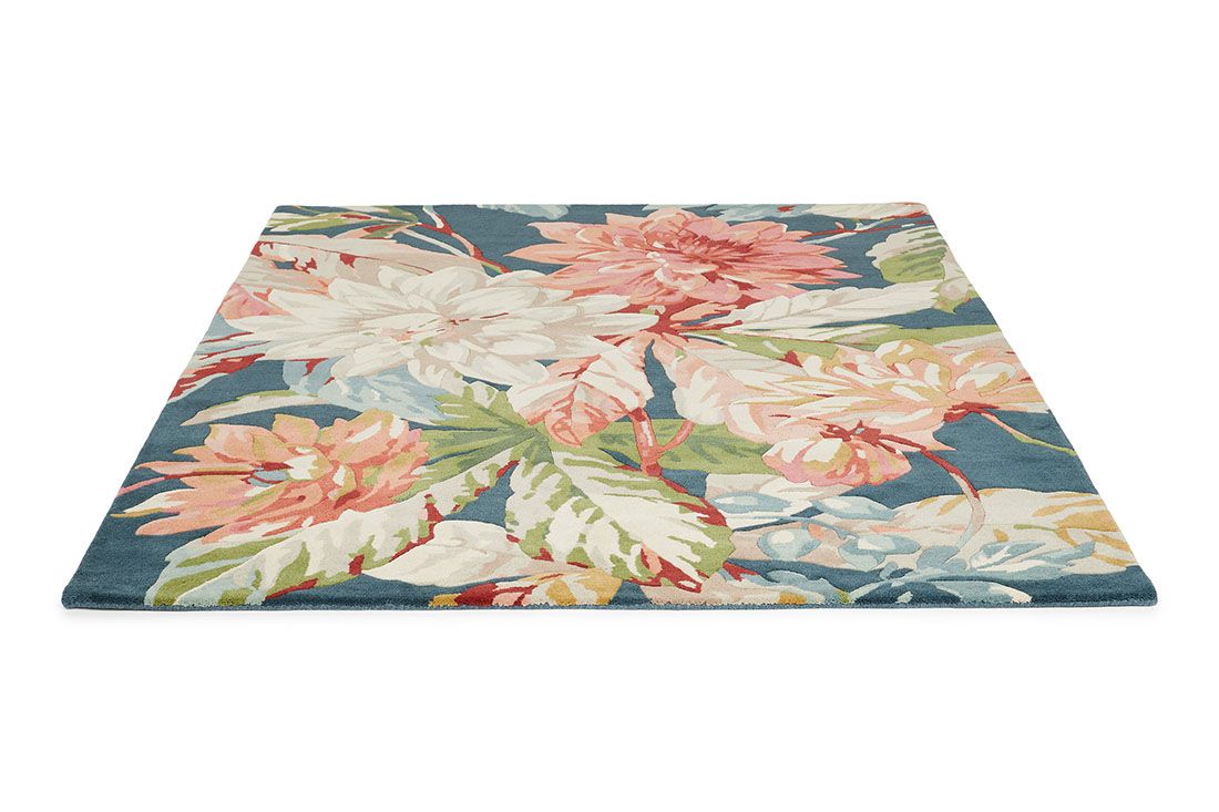 Dahlia and Rosehip Rug | Size: 200 × 280 cm