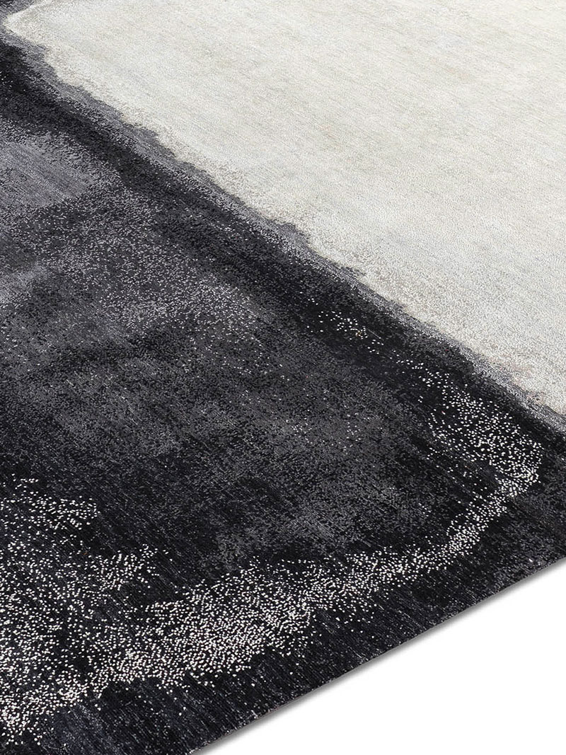 White Grey Rug | Size: 183 × 274 cm