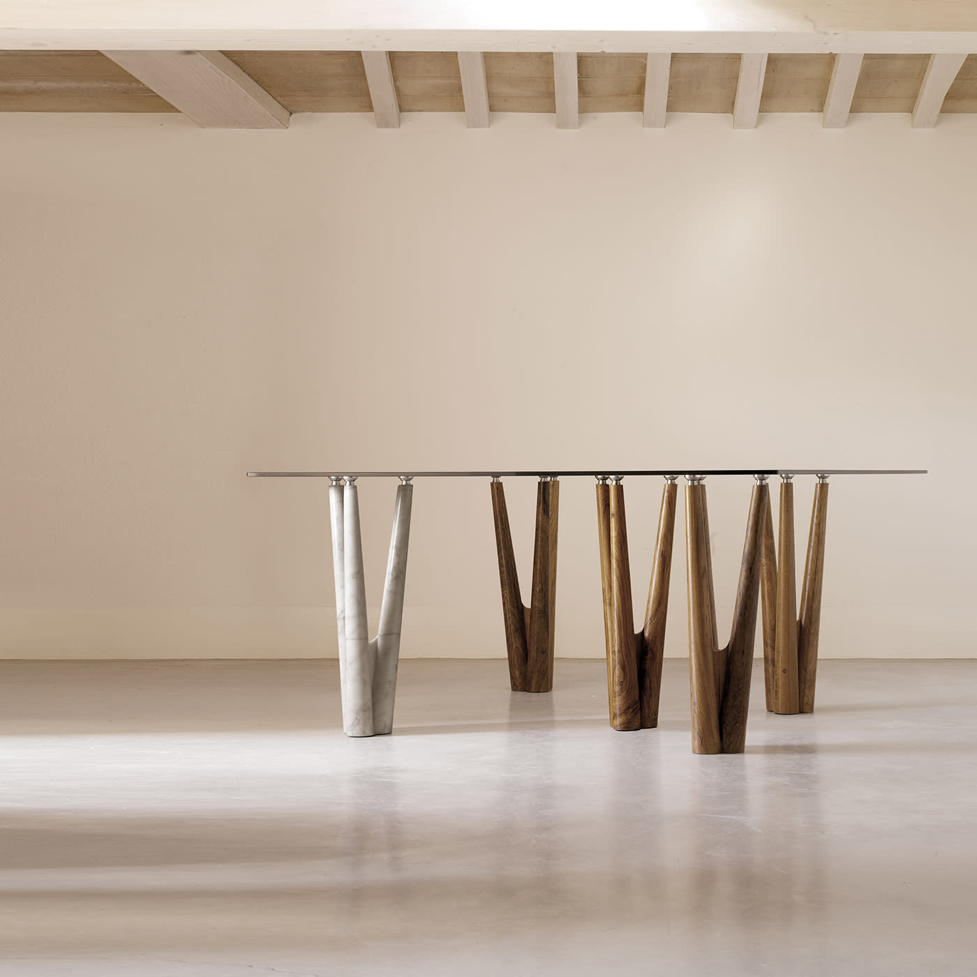 Gaudì Round Table