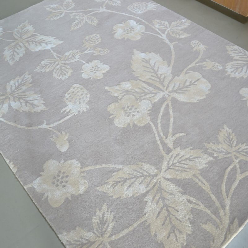Wild Strawberry Rug | Size: 170 × 240 cm