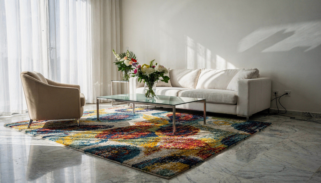 Viscose rug with silk-like sheen in a contemporary living room with neutral furniture