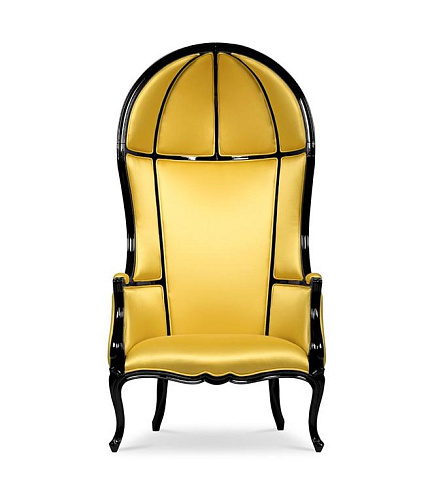 كرسي بذراعين محفور