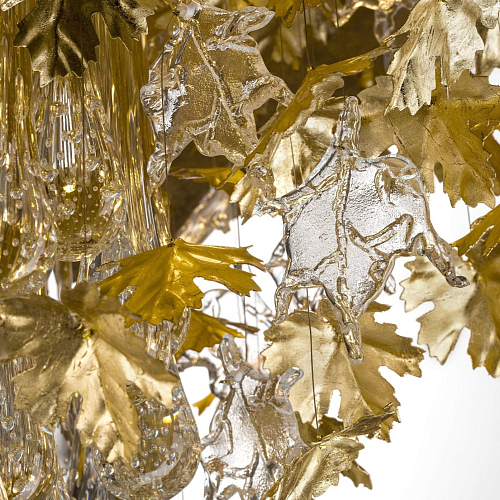 Elegant Maple Leaf Chandelier in Gold